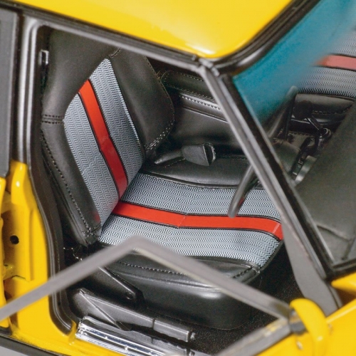 Holden HX Monaro GTS Sedan Absinth Yellow (308ci Engine)